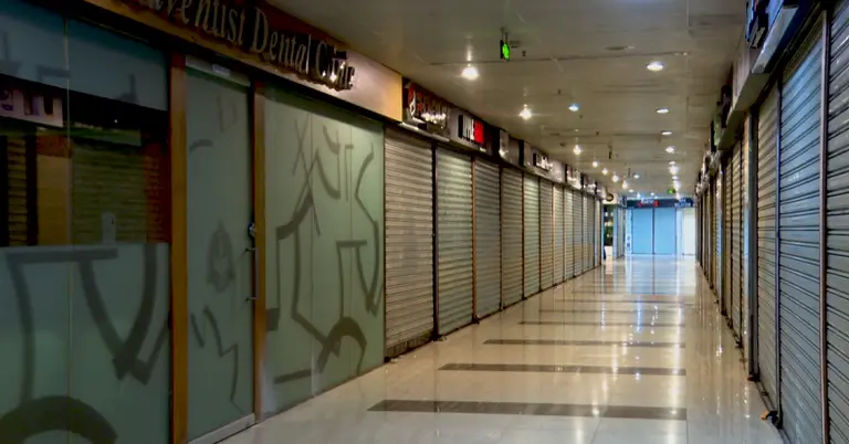 বন্ধ মোবাইল মার্কেট